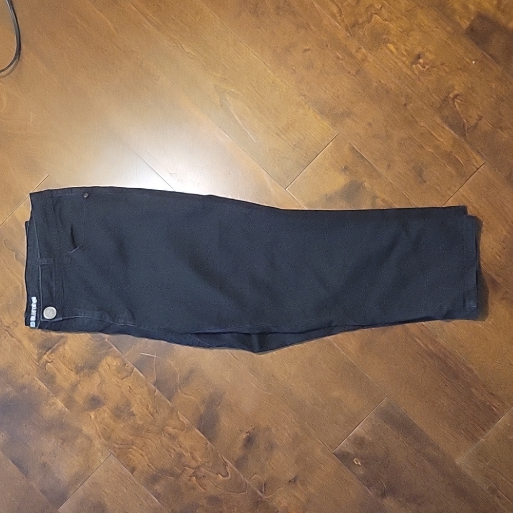 Black Capris